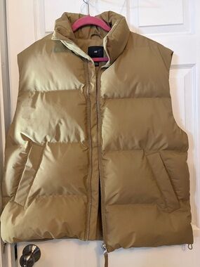 H&M Men's Tan Quilted Puffer Vest